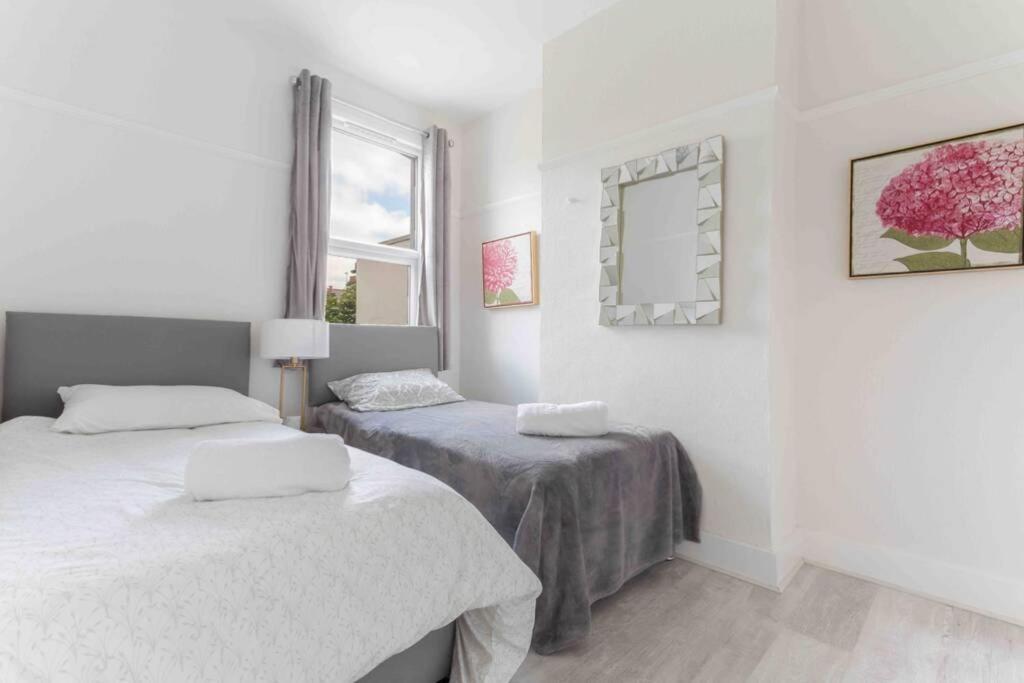 Case de vacanță Contemporary 3 Bed House With Spacious Garden Close To Stratford Londra