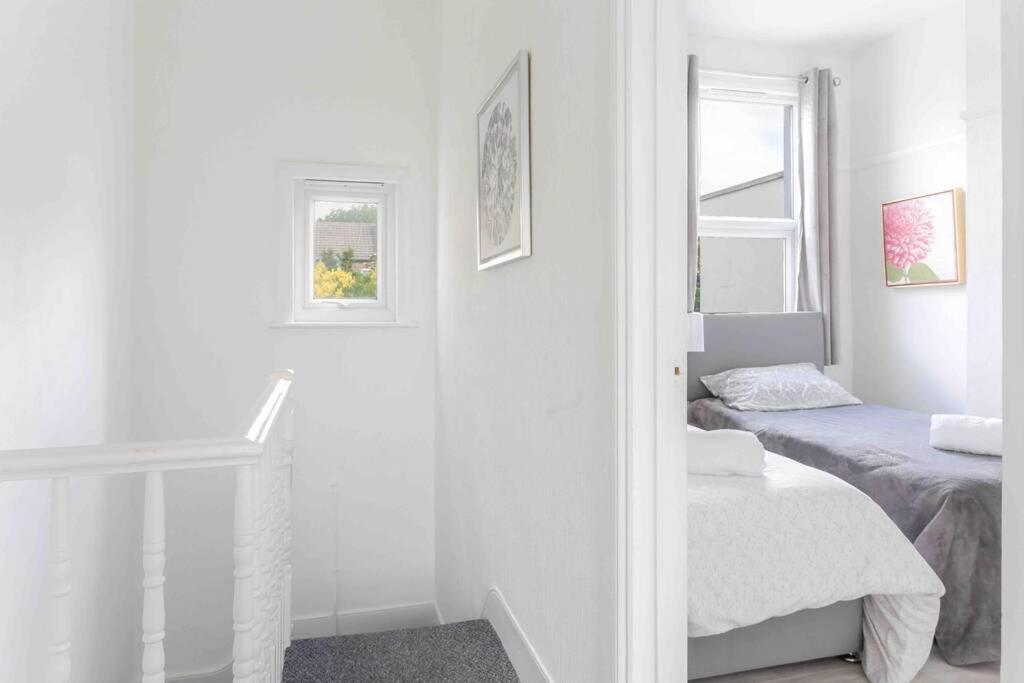 Contemporary 3 Bed House With Spacious Garden Close To Stratford * Londra